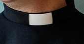 Bild på präst skorta med krage