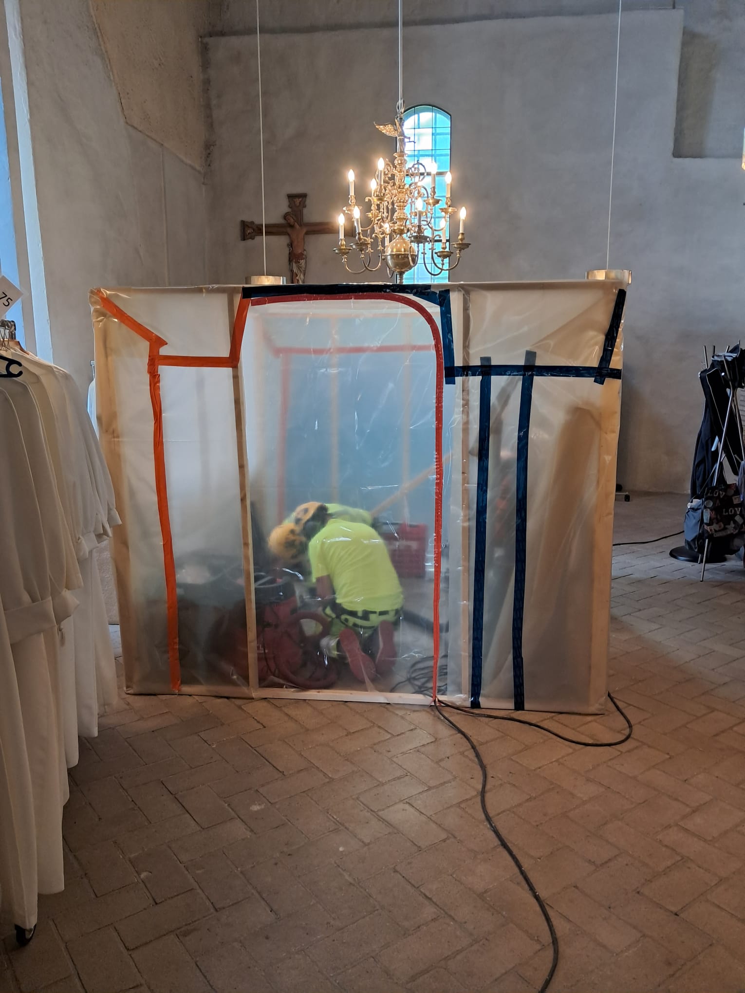 Undersökning av golvet i kyrkan